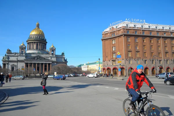 在城市圣彼得堡大教堂 — 图库照片