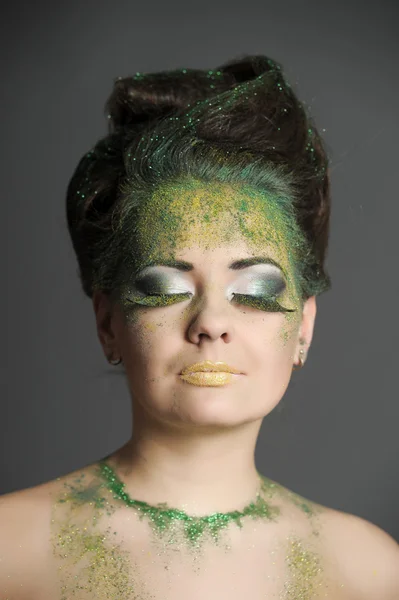 Giovane signora con luminoso make up ritratto primo piano — Foto Stock
