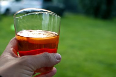 alkol kokteyli-yaz drinkk-kırmızı likör