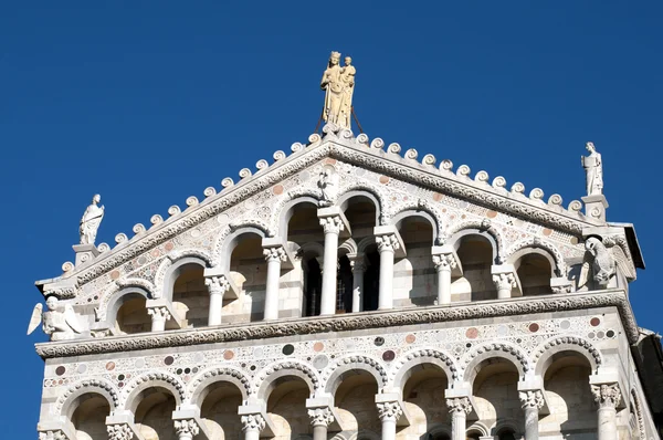 Pisa-tornet-offentliga torg av miraklen — Stockfoto