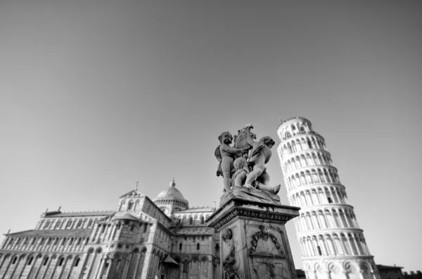Pisa-tower veřejné náměstí zázraků — Stock fotografie