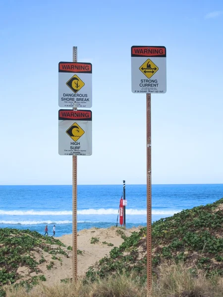 Nebezpečné pobřeží konec — Stock fotografie