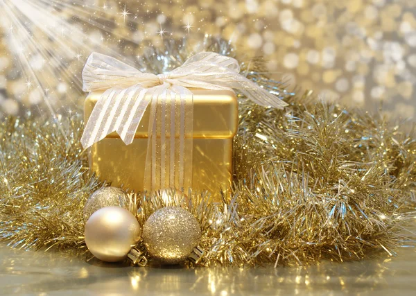 Golden Christmas gift — Stock Photo, Image