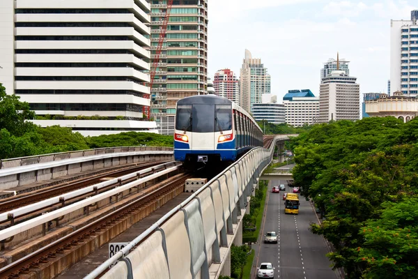 Sky train in Bangkok — Stock Photo, Image