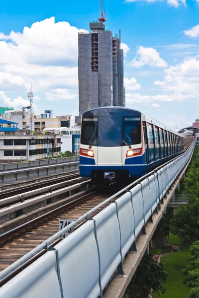 Небесный поезд в Бангкоке — стоковое фото