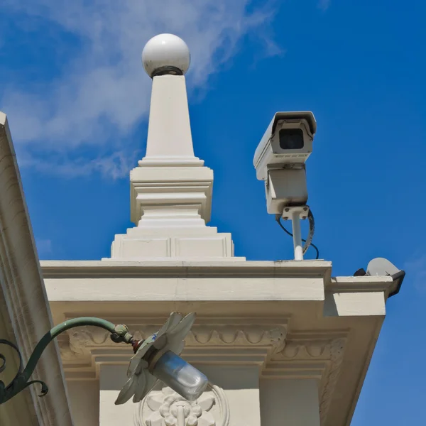 Cctv no céu azul — Fotografia de Stock