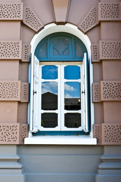 Fenêtre de style gothique dans le Grand Palais, Thaïlande — Photo