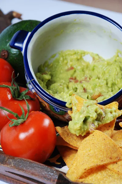 Guacamole and nachos — Stock Photo, Image