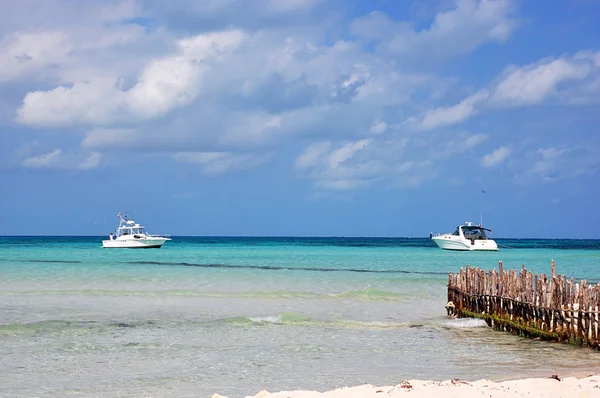 Muelle de madera en Cancún — Foto de Stock