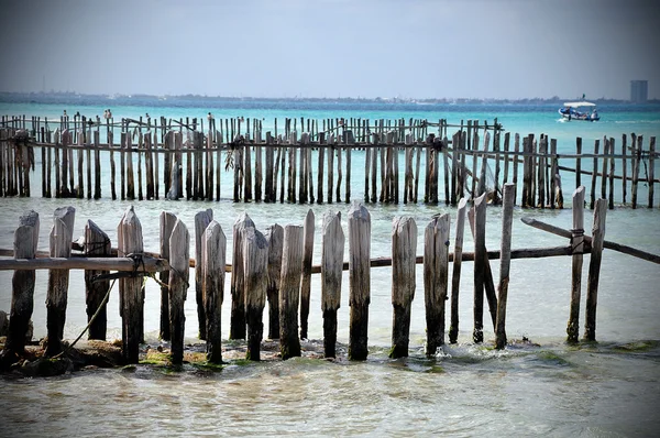 Wooden pier in cancun — Stock Photo, Image