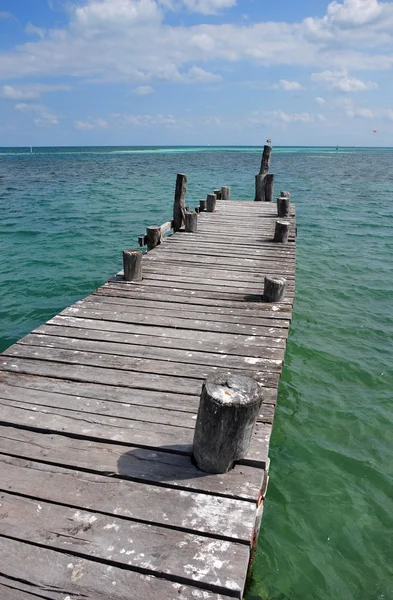 Muelle de madera en Cancún — Foto de Stock