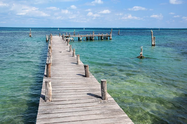 Wooden pier in cancun — Stock Photo, Image