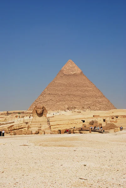 The sphinx an the pyramid of cheope — Stock Photo, Image