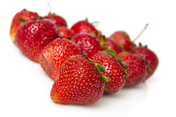 在白色背景上孤立的开胃草莓 — 图库照片#