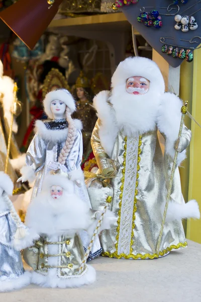 Santa claus en sneeuw meisje. — Stockfoto