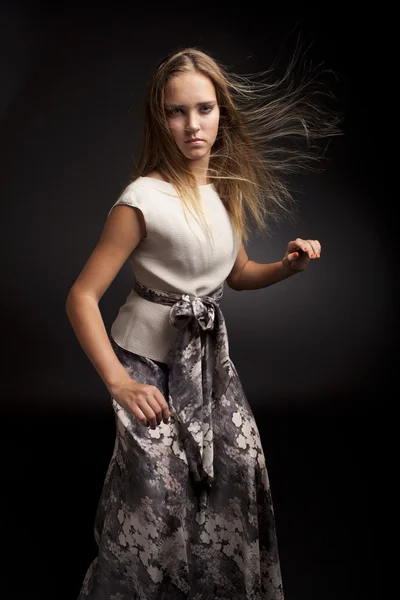 Fashion portrait of young woman — Stock Photo, Image
