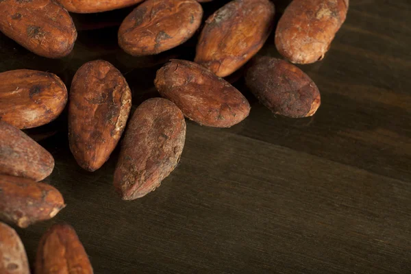 Какао-бобы фон — стоковое фото