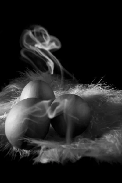 Eieren in de rook — Stockfoto