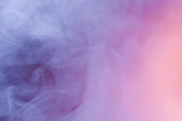 Розово-голубой красивый дымовой фон со светлыми оттенками экрана — стоковое фото