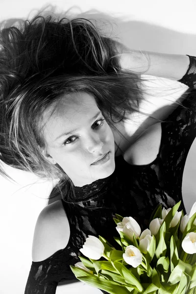 Chica con ramo de tulipanes —  Fotos de Stock