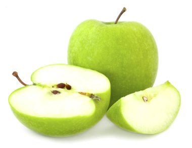 Yeşil elma ve kesilmiş parça