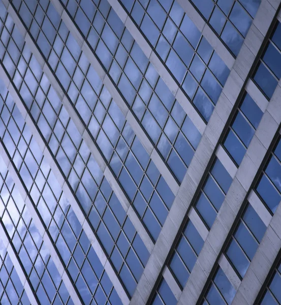 Edifício de vidro moderno — Fotografia de Stock