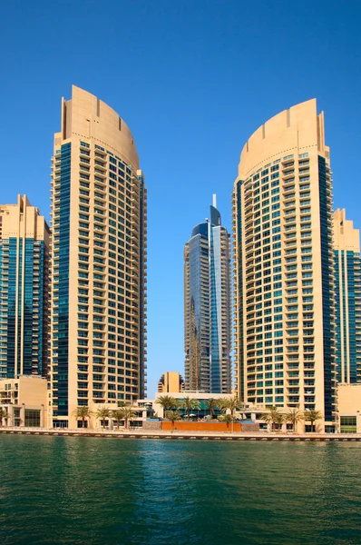 Mrakodrapy z dubajského přístavu — Stock fotografie