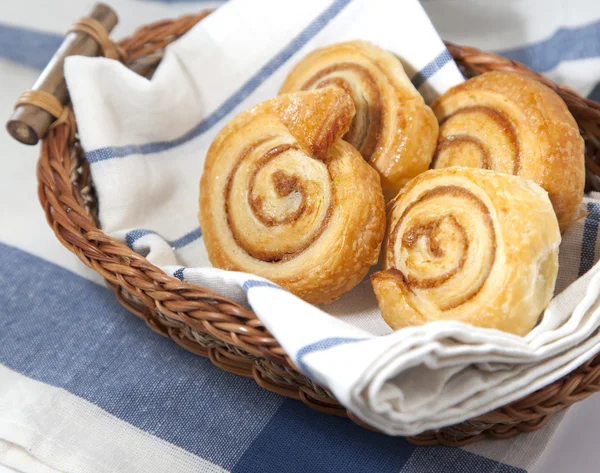 Cinnamon danish bun in the basket — Stock Photo, Image