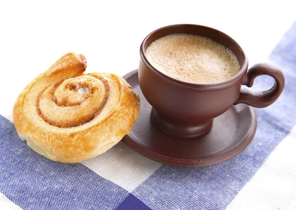 Cup of cofee with cinnamon Danish bun — Stock Photo, Image