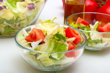 Taze sebze salatası.