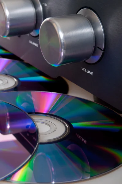 Zesilovač a kompaktní disky — Stock fotografie
