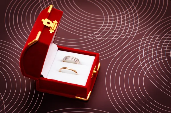 Dois anéis de casamento em uma caixa — Fotografia de Stock