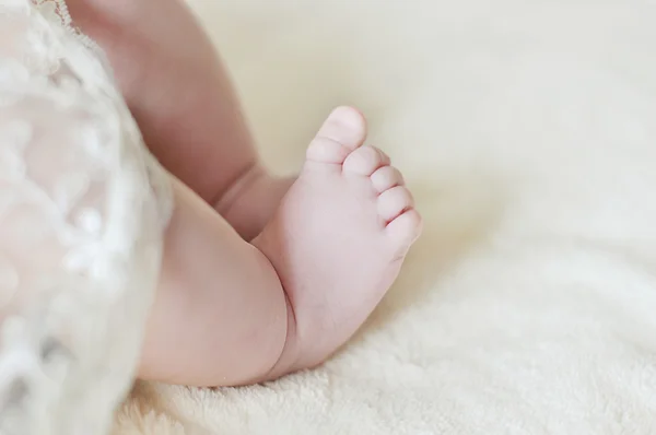 Детская нога — стоковое фото