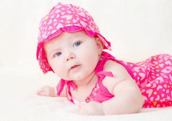 빨간 옷에 아기 — 스톡 사진