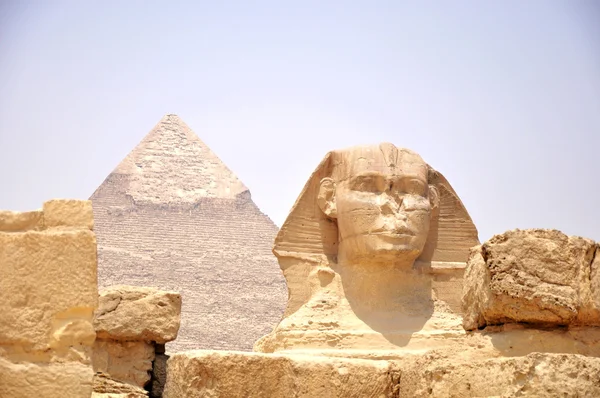 Esfinge frente a Pirámide Giza —  Fotos de Stock