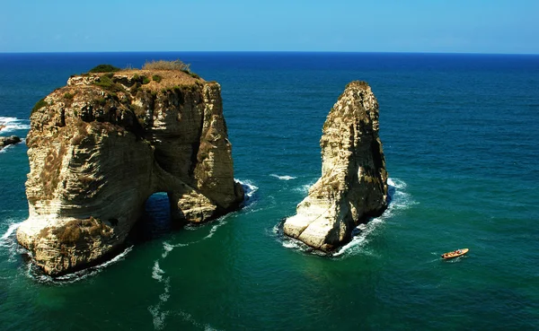 Galamb sziklák, Bejrút, Libanon — Stock Fotó