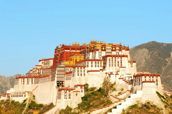 Bezienswaardigheid van het potala-paleis in tibet — Stockfoto