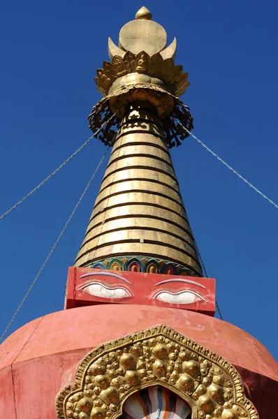 Красная ступа в Тибете — стоковое фото