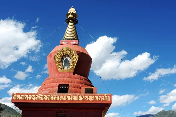 Piros Sztupa, Tibet — Stock Fotó