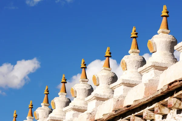 Białe stupy w Tybecie — Zdjęcie stockowe