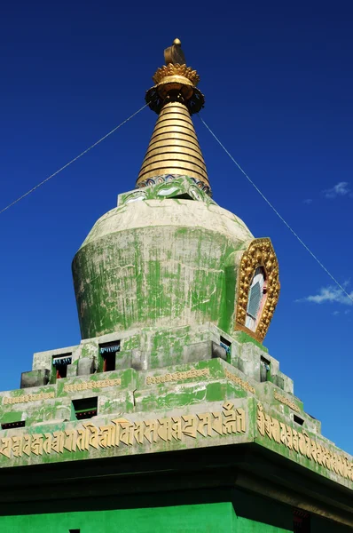 Зеленая ступа в Тибете — стоковое фото