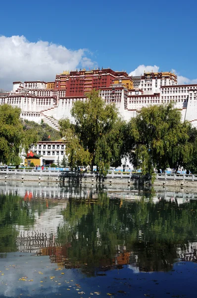 Marco do famoso Palácio de Potala no Tibete — Fotografia de Stock