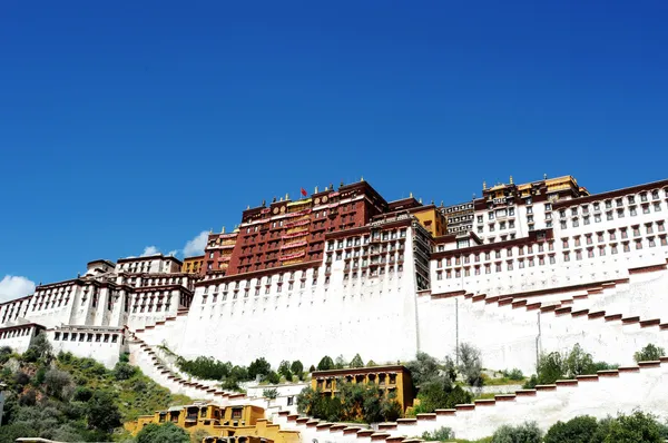 Bezienswaardigheid van het beroemde potala-paleis in lhasa-tibet — Stockfoto