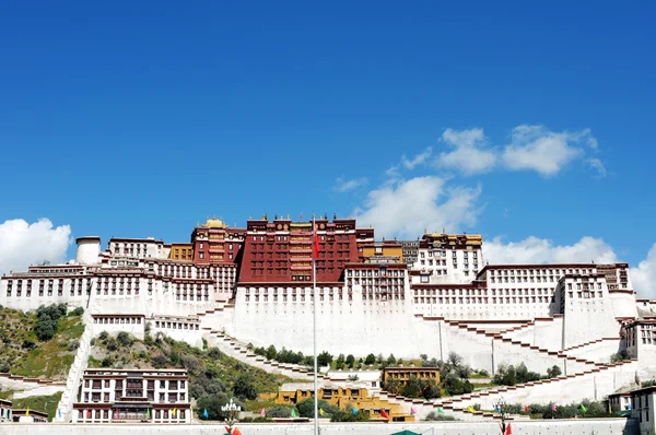 Орієнтир знаменитий палац Потала в Лхасі, Тибет — стокове фото
