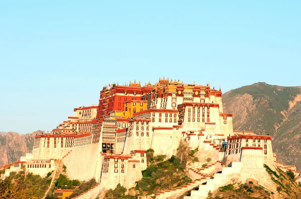 Ориентир знаменитого дворца Потала в Лхаса Тибет — стоковое фото