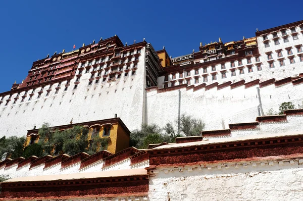 Marco do famoso Palácio de Potala no Tibete de Lhasa — Fotografia de Stock