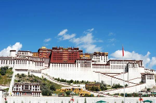 Monumento del famoso Palacio de Potala en Lhasa Tíbet —  Fotos de Stock