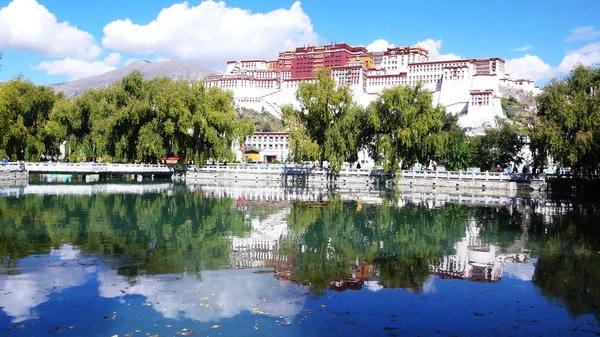 Point de repère du célèbre Palais Potala à Lhassa Tibet — Photo