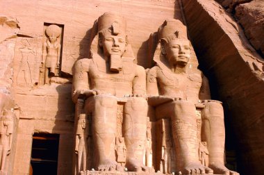 ünlü ramses II heykel, abu simbel Mısır Simgesel Yapı