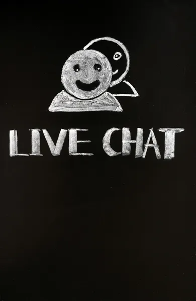 Live chat tlačítko s lidských postav nakreslen křídou — Stock fotografie